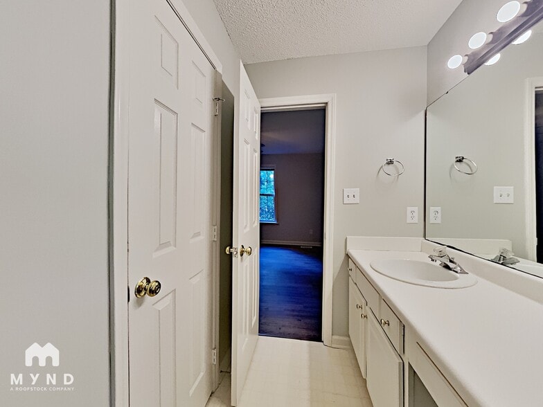 Building Photo - 112 Drew Ct