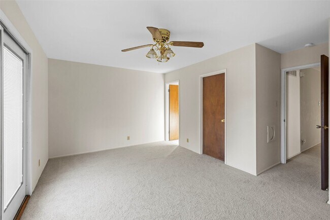 Building Photo - 1109 Brittany Pkwy