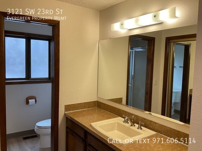 Building Photo - 3121 SW 23rd St