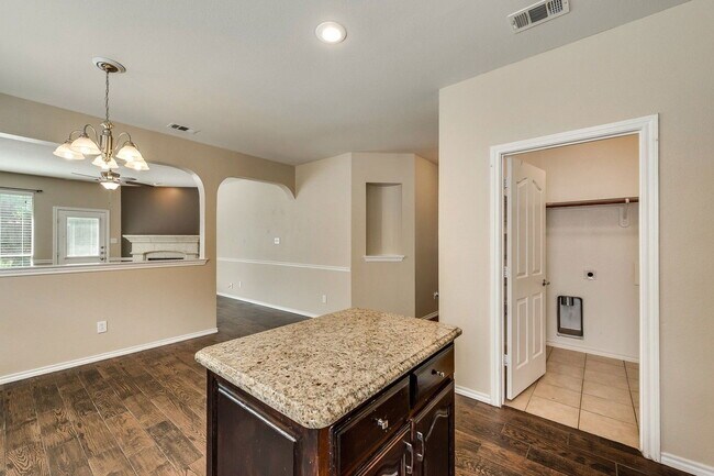Building Photo - 4032 Martinsburg Dr