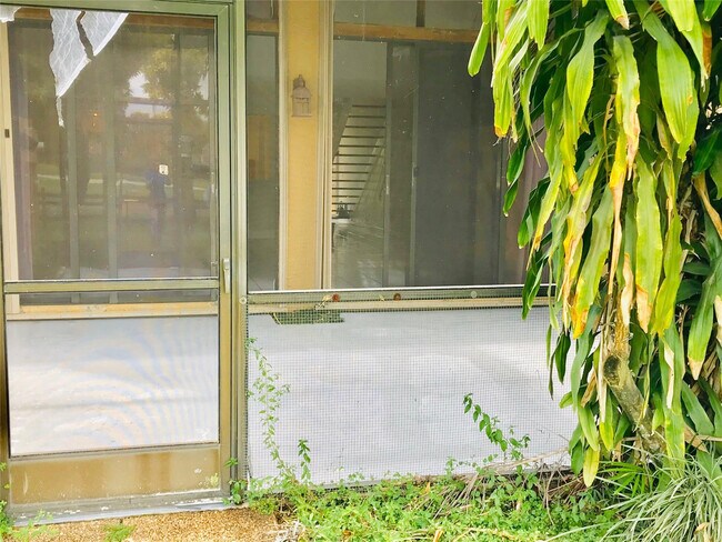 Building Photo - 1640 W Golfview Dr