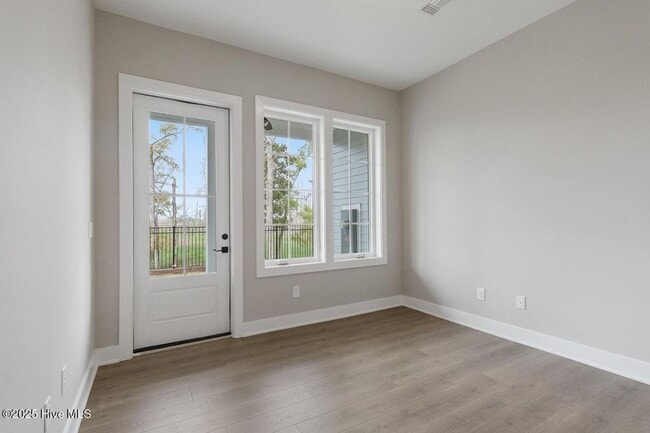 Building Photo - Brand new georgous 4 bed 3.5 bath townhome...