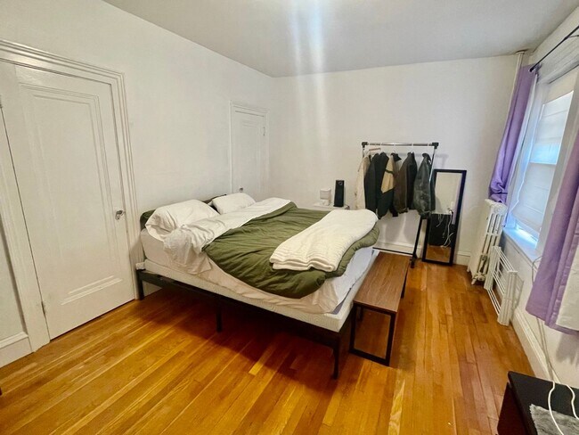 Building Photo - 9/1 No Fee!- Sunny upper floor 2BR - w/d i...
