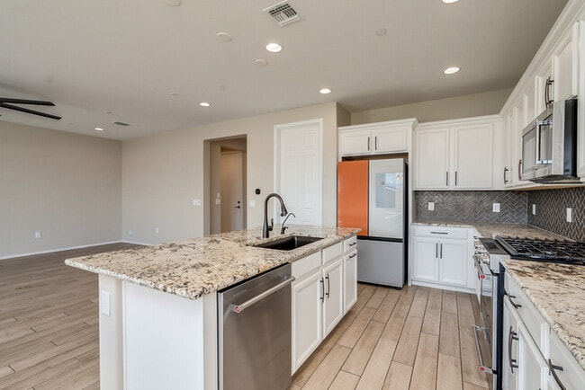 Building Photo - Stunning 2 Story with 4-Bedroom, 2.5-Bath ...