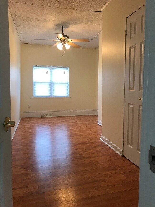 Building Photo - 1408 Fernleaf St