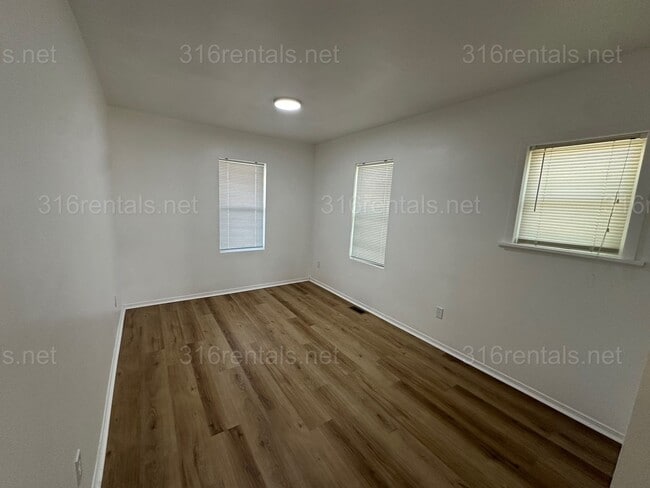 Building Photo - $795 - 1 bed 1 bath - Single Family Home