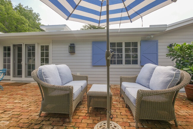 Building Photo - 391 Lee Ave