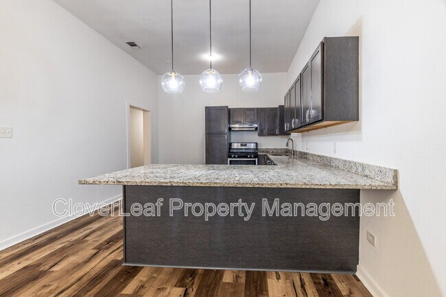 Building Photo - 105 Dewitt St