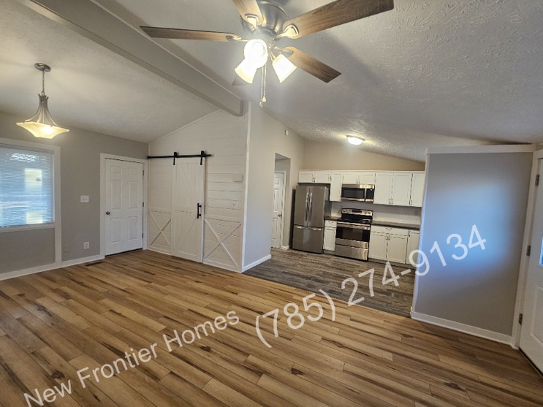 Building Photo - 122 Albany St