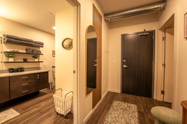 Building Photo - 111 S Adams St