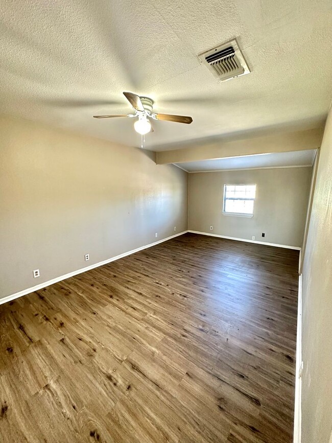Building Photo - 3 Bedroom Home Near Bradford Elementary!!