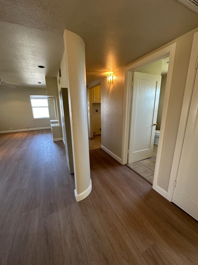 Building Photo - 3083 E Rose Ave