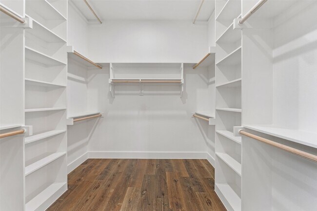 Building Photo - 5702 Barkridge Dr
