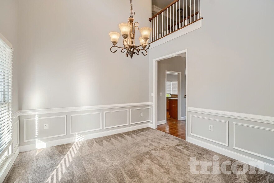 Building Photo - 3587 Vern Way NE
