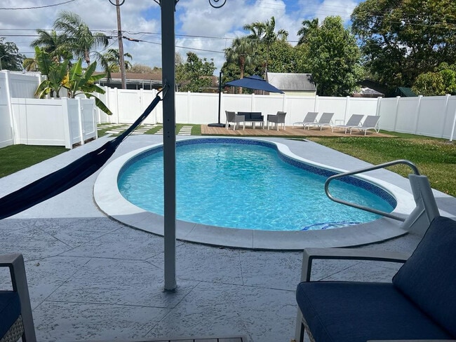 Building Photo - 5311 Pierce St