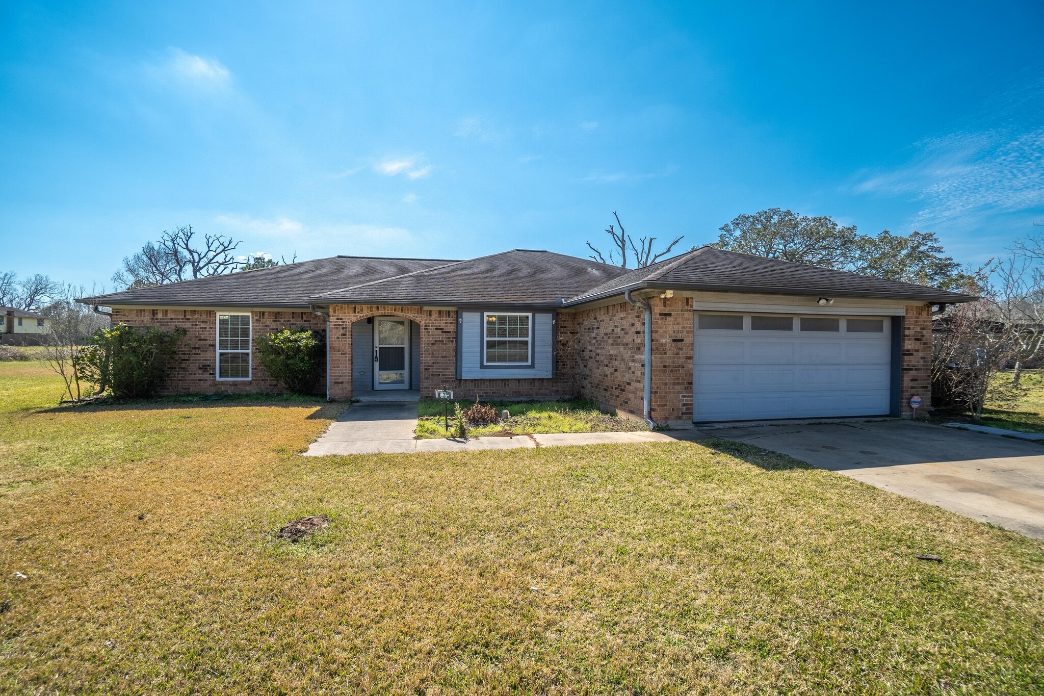 Building Photo - 140 Lakewood Dr