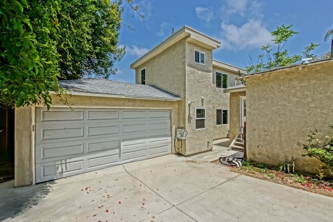 Building Photo - NEWLY BUILT, CHARMING, 2-STORY REAR HOME W/ 1-CAR GARAGE + DRIVEWAY PARKING CLOSE TO SCHOOLS, PAR...