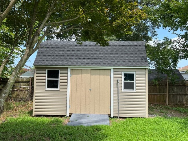 Building Photo - 3 bd, 1 bth single family Virginia Beach