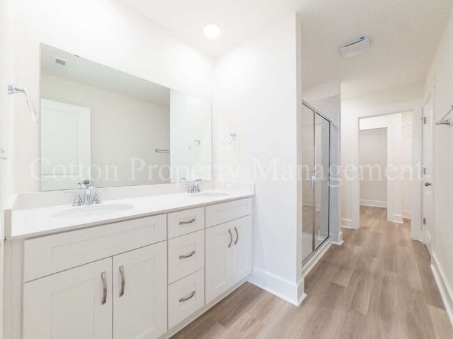 Building Photo - 29 W Pioneer Wy