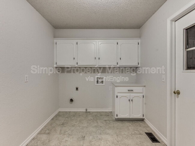 Building Photo - 5713 NW 114th St
