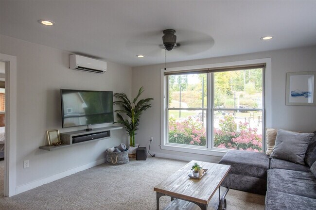 Building Photo - 13 Autumn Ln