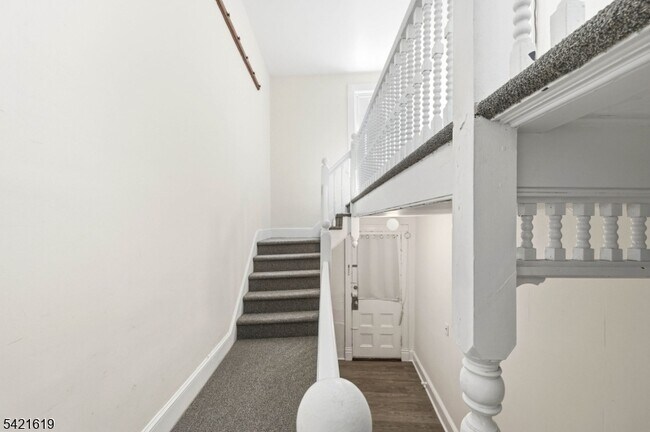 Building Photo - 104 Maple Ave