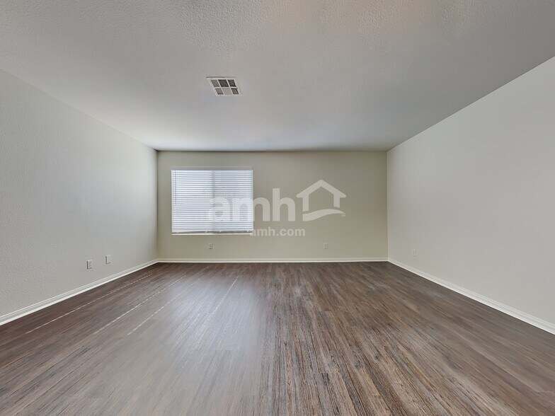 Building Photo - 9761 Trailing Daisy St