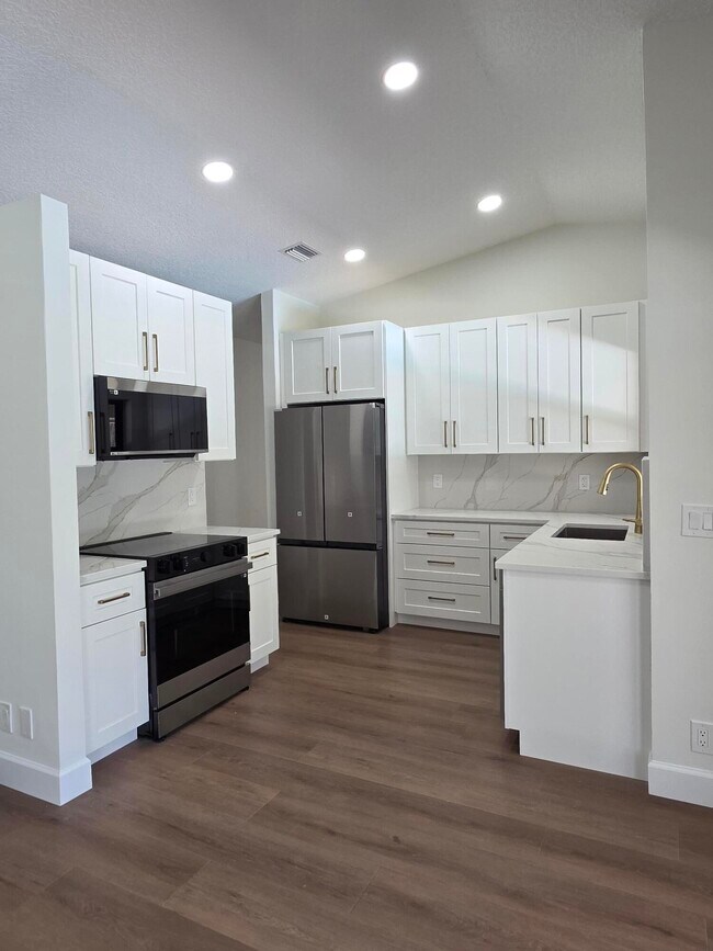 Building Photo - 11354 Island Lakes Ln