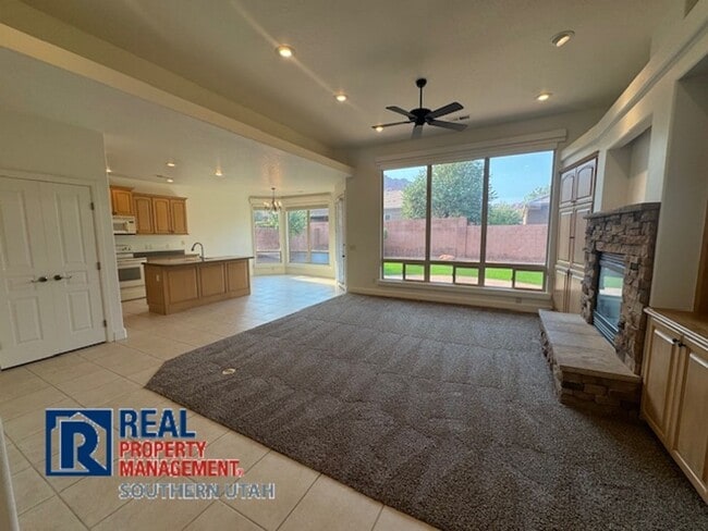 Building Photo - Copper Canyon 3 Bedroom Home