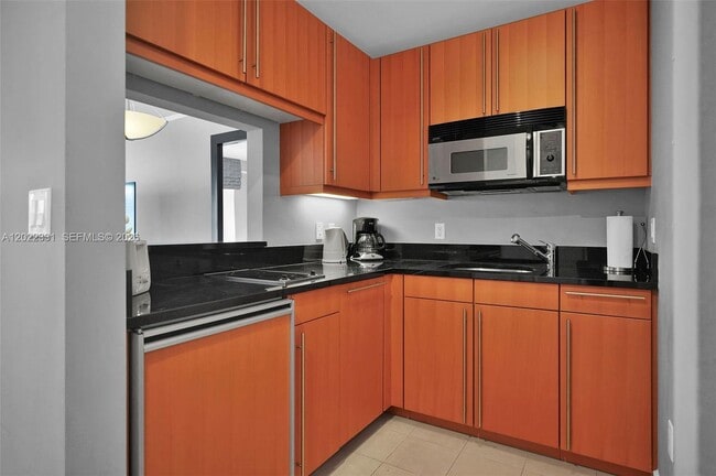 Building Photo - 1435 Brickell Ave