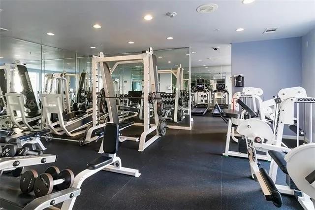 Building Photo - 3225 Turtle Creek Blvd