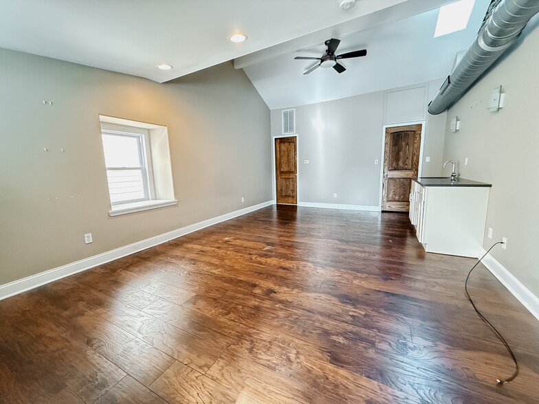 Building Photo - 4254 Terrace St