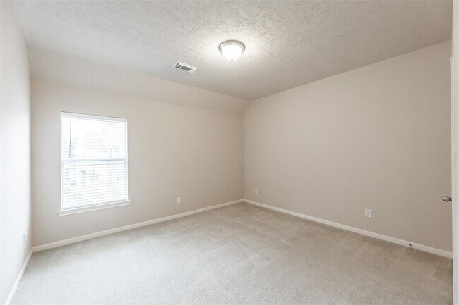 Building Photo - 28506 Woodlark Dr