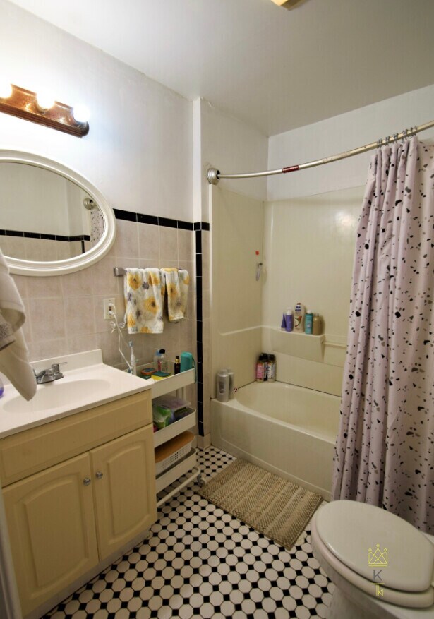 Building Photo - 322 St Paul St