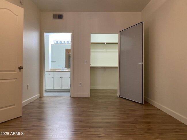 Building Photo - 1701 E Colter St