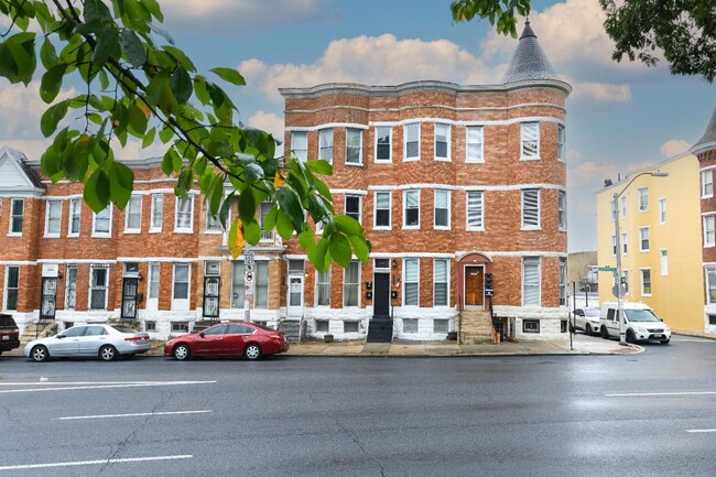 Building Photo - 3022 Auchentoroly Terrace