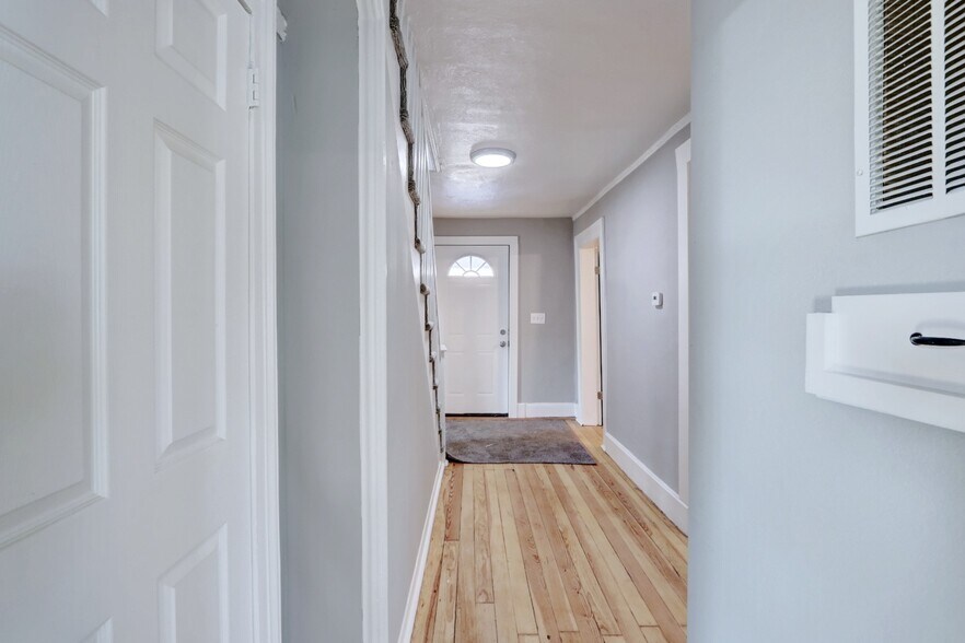 Building Photo - 505 E Wall St