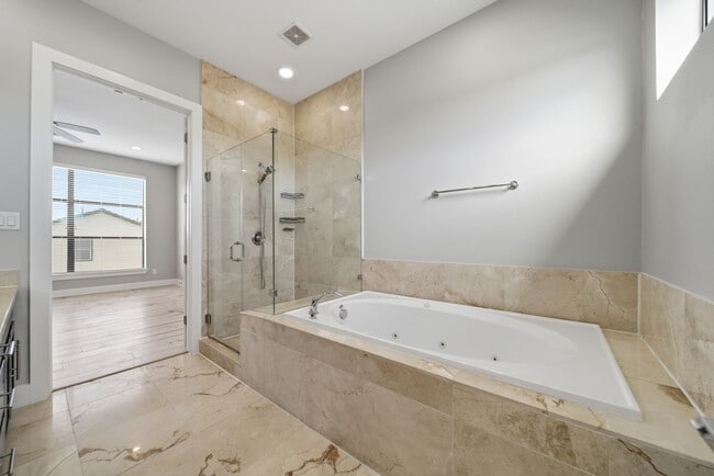 Building Photo - 1814 Thompson St