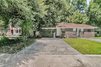Building Photo - 216 Parlor Dr
