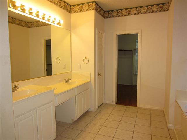 Building Photo - 8213 Spring Valley Ln