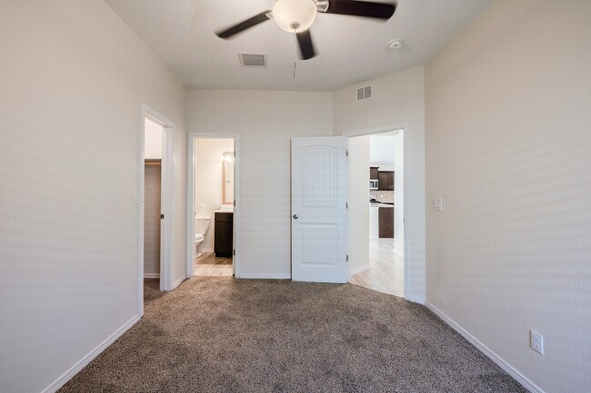 Building Photo - 1040 Indigo Sky St