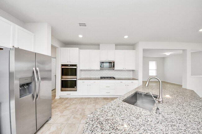 Building Photo - 25430 King Reyes St