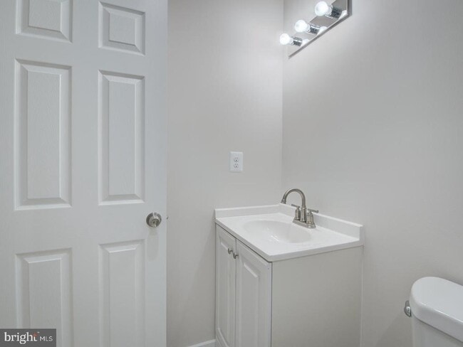 Building Photo - 14750 Jordan Ln