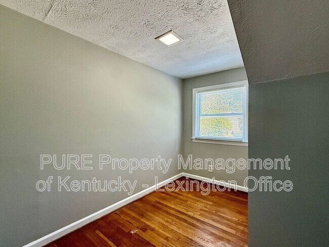 Building Photo - 829 Darley Dr
