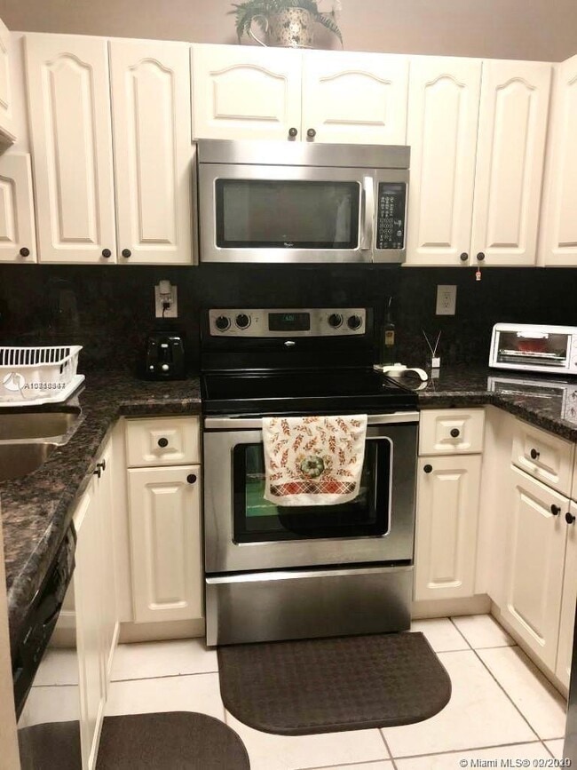 Building Photo - 7692 N Southwood Cir