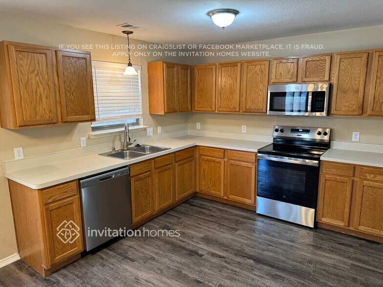 Building Photo - 5108 Raymond Dr