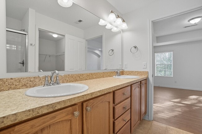 Building Photo - 5468 Nottinghamshire Ln