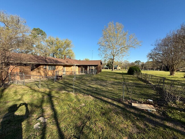 Building Photo - 5531 Old Hwy 135 N