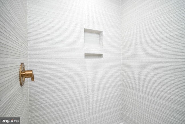 Building Photo - 316 Farmdale Rd