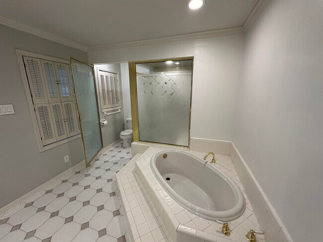 Building Photo - 289 Woodmont Dr